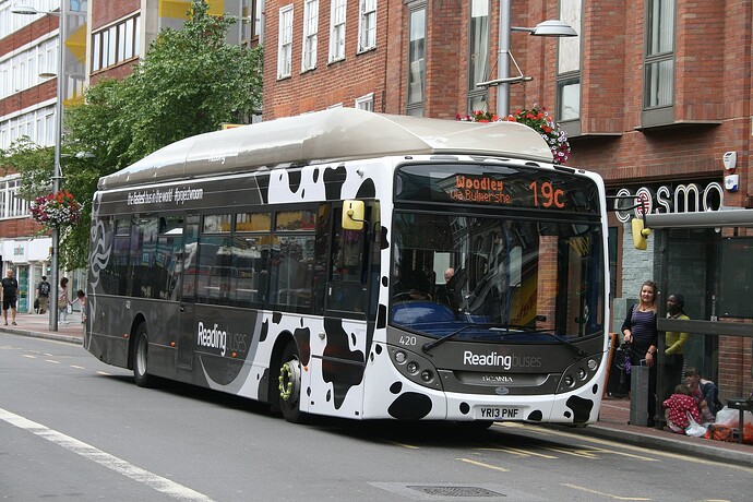 Reading_buses_Alexander_Dennis_Enviro_300_(20310777120)